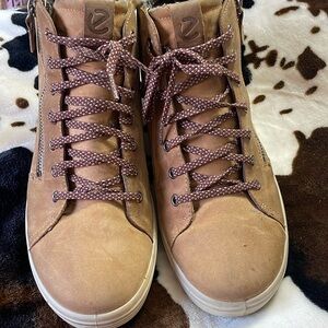 Women’s Ecco soft bootie size 41